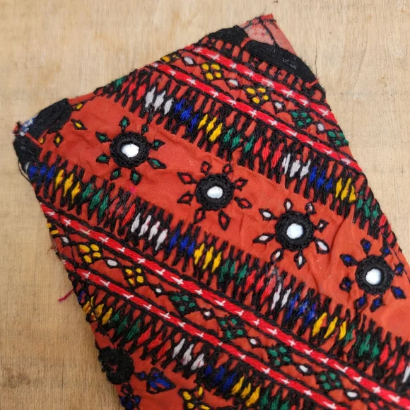 🔮🎱 Free People Boho Embroidered Repurposed vtg banjara hippie Wallet card case - Picture 11 of 16